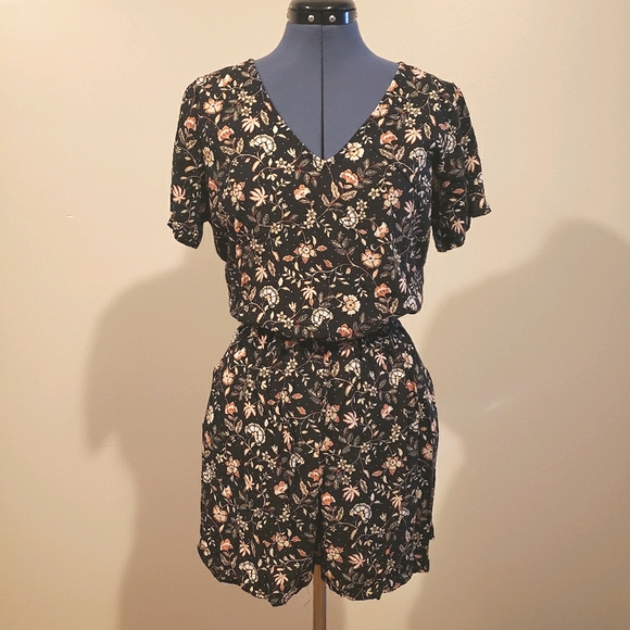 Old Navy Black Floral Romper - Picture 2 of 4